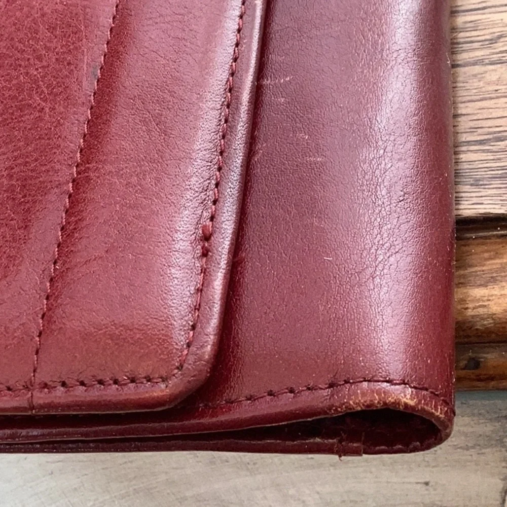 Fossil vintage red, soft genuine leather checkbook wallet - Picture 6 of 16